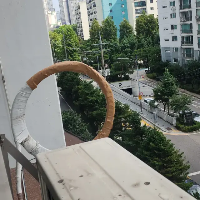 에어컨 실외기 배관 테이핑 보수 - 작업 전