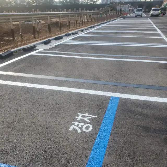 야외 주차장 주차선 라인도색 현장